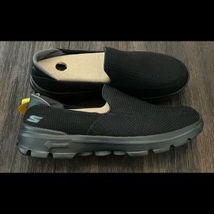 NEW skechers go walk 3 mens 10.5 (or womens 12)
